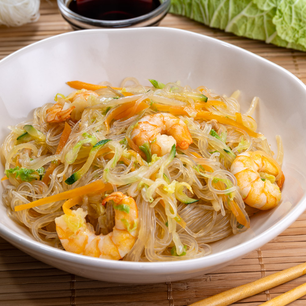 spaghetti di soia verdure e gamberi